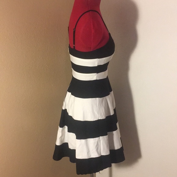 Harper Black and White Dress - Picture 4 of 6